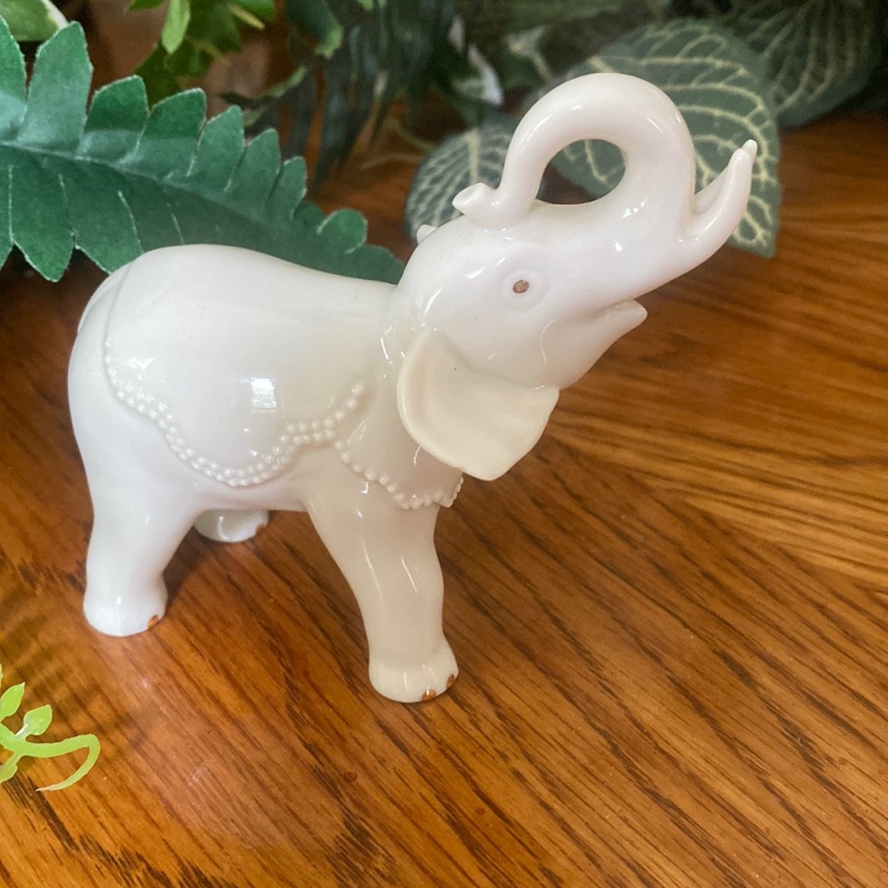 "Lenox" - Porcelain ivory baby elephant